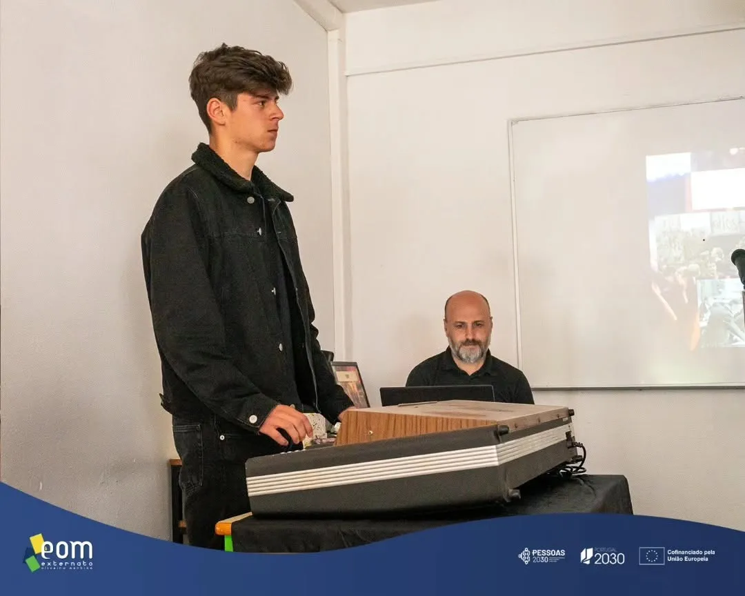 Galeria: Alunos/as de Cabeleireiro/a prestam homenagem ao Festival da Canção — imagem 5